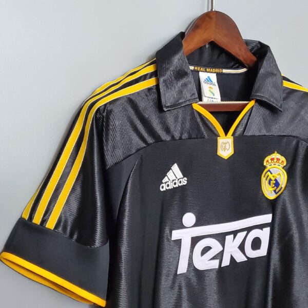 Retro Real Madrid 98/99 away - Image 7