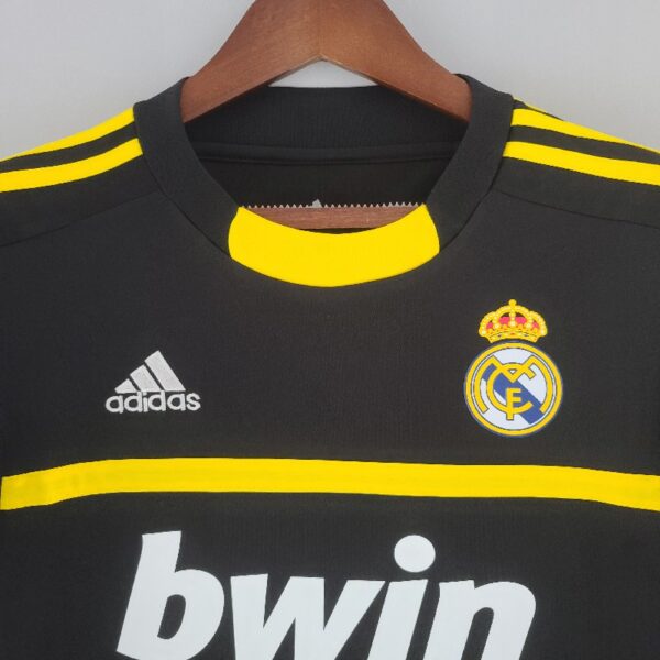 Vintage Real Madrid 11/12 Goalkeeper Black - Image 2