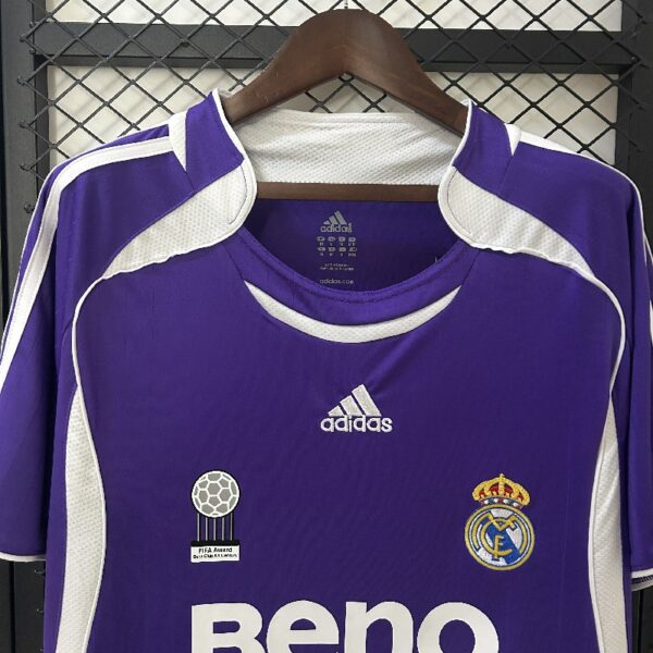 Retro Real Madrid 06/07 Third away - Image 6