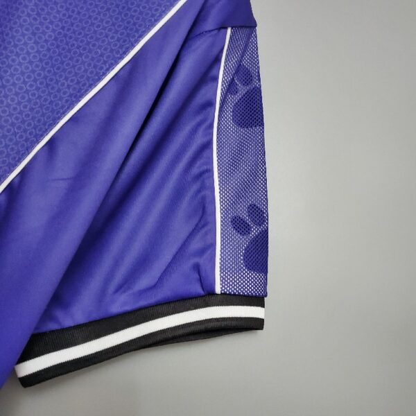 Retro Real Madrid 97/98 away - Image 4