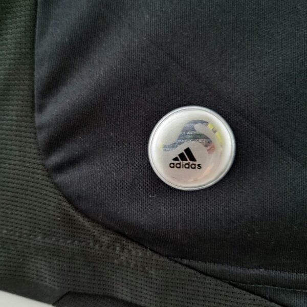 Retro Real Madrid 09/10 away - Image 7