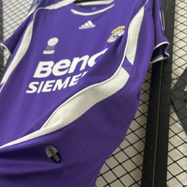 Retro Real Madrid 06/07 Third away - Image 3