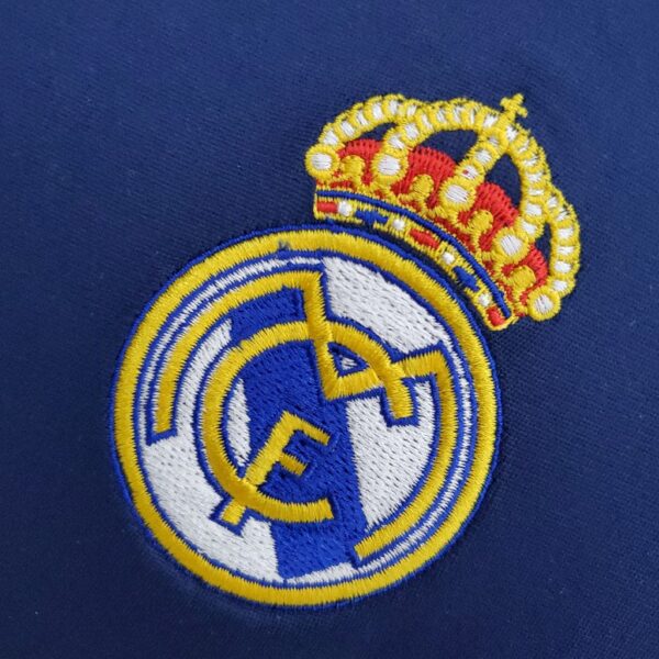Retro 05/06 Real Madrid Away - Image 3
