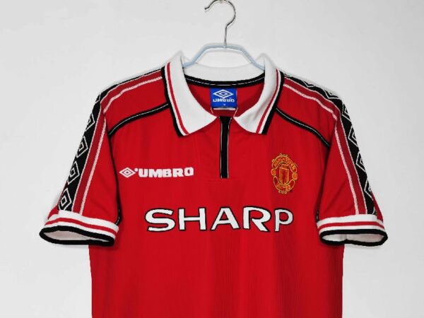 Manchester United 1998/99 home Retro Soccer Jersey - Image 7