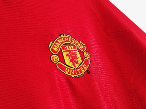 Manchester United 2000/02 home Retro Soccer Jersey - Image 3
