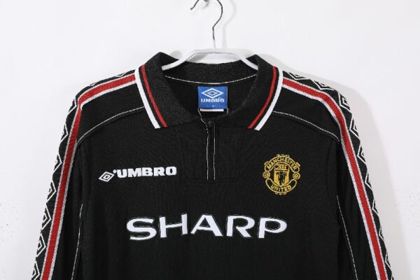 Manchester United 1998/99 Long Sleeve Retro Soccer Jersey - Image 2