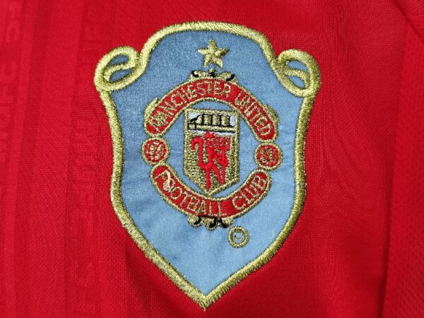 Manchester United 1999/00 home Retro Soccer Jersey - Image 4