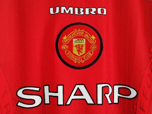 Manchester United 1996/97 home Long Sleeve Retro Soccer Jersey - Image 4