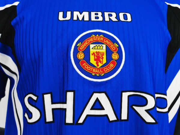Manchester United 1996/98 third away Retro Soccer Jersey - Image 3