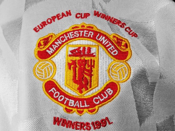 Manchester United 1991 away Retro Soccer Jersey - Image 4