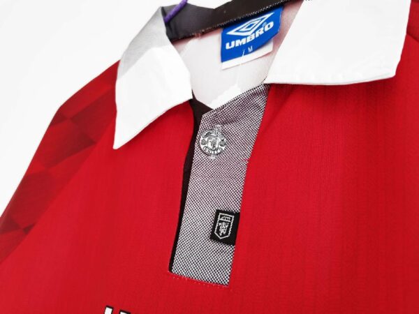 Manchester United 1996/97 home Long Sleeve Retro Soccer Jersey - Image 3