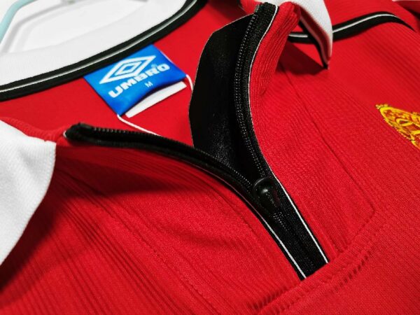 Manchester United 1998/99 home Retro Soccer Jersey - Image 4