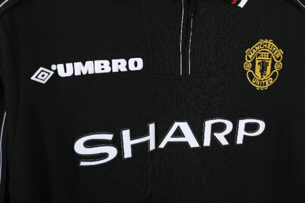 Manchester United 1998/99 Long Sleeve Retro Soccer Jersey - Image 4