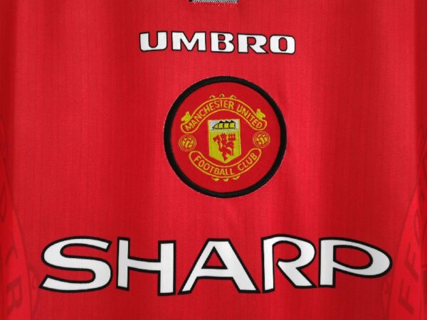 Manchester United 1996/97 home Retro Soccer Jersey - Image 4
